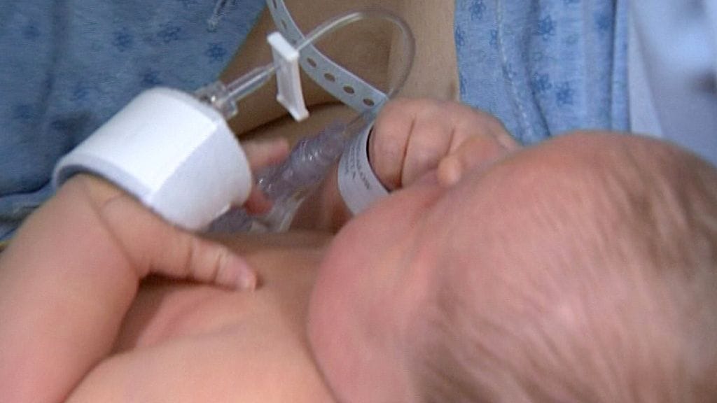 Matkalla sairaalaan syntyvien vauvojen määrän pelätään kasvavan.