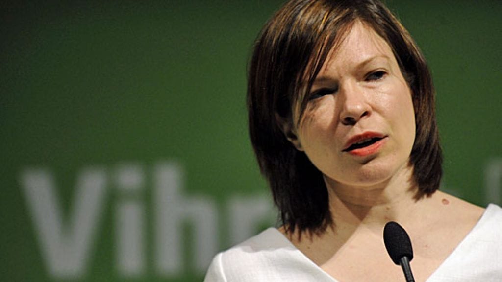 Vihreiden puheenjohtaja Anni Sinnemäki pitämässä puheenvuoroaan puoluekokouksessa Turun messukeskuksessa 22.5.2010. Kuva: Lehtikuva