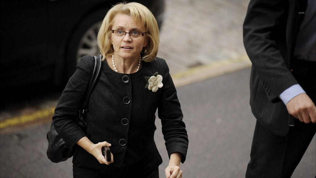 Sisäministeri Päivi Räsänen saapui budjettiriiheen Säätytalolle 14. syyskuuta 2011.