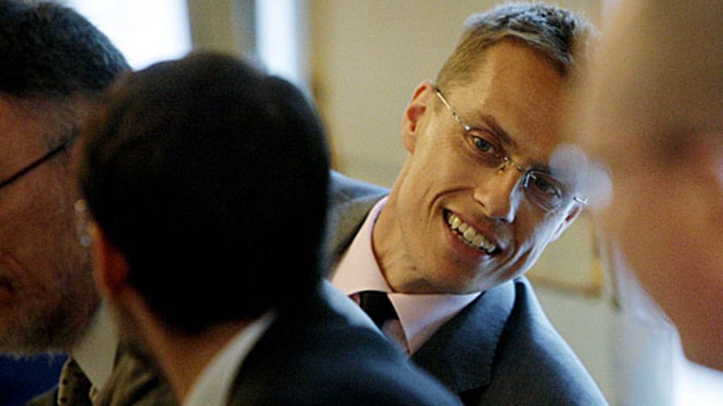 Ulkoministeri Alexander Stubb, Liettuan ulkoministeri Petras Vaitiekunas (vas.), valtiosihteeri Angel Lossada Espanjasta ja Euroopan turvallisuus- ja yhteistyöjärjestön parlamenttivaltuuskunnan puheenjohtaja Göran Lennmarker ulkoministeriön epävirallisen kvintettikokouksen lehdistötilaisuudessa Helsingissä 2. kesäkuuta 2008. Kuva: Lehtikuva