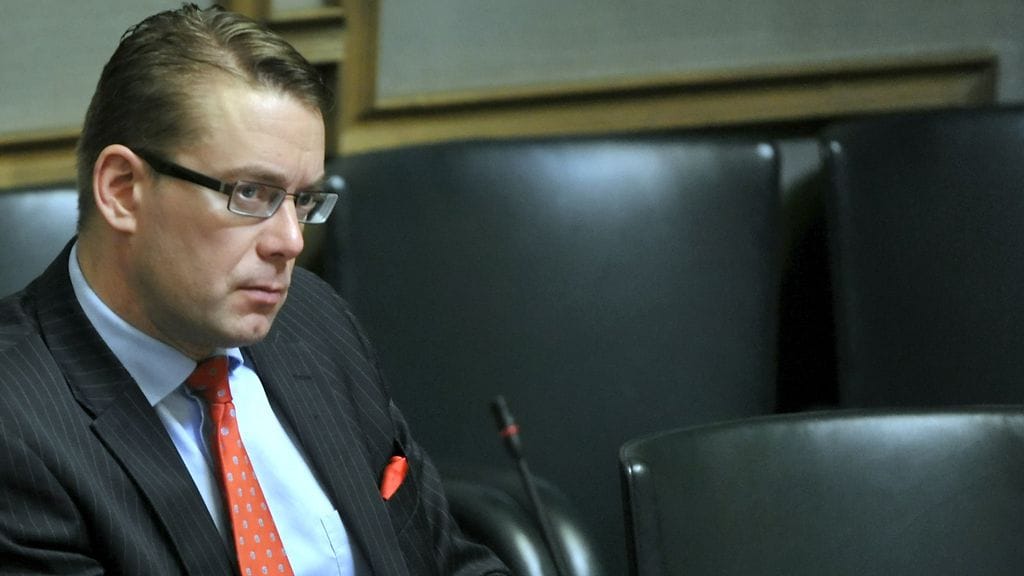 Stefan Wallin on ilmoittanut, ettei eroa niin kauan kun hänellä on pääministeri Jyrki Kataisen (kok.) tuki.