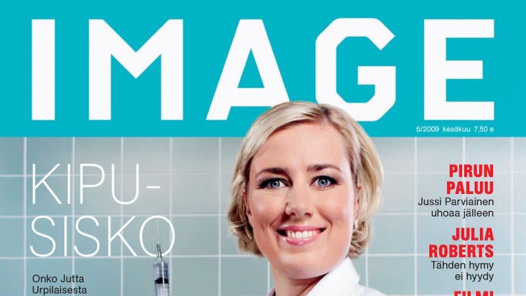 Jutta Urpilainen esiintyy uusimman Imagen kannessa kiilusilmäisenä sairaanhoitajana. Kuvan on ottanut Mikko Haarma.