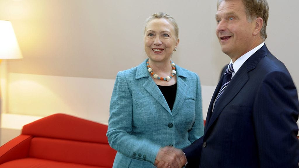 Hillary Clinton ja Sauli Niinistö kättelivät lämminhenkisesti Mäntyniemessä.