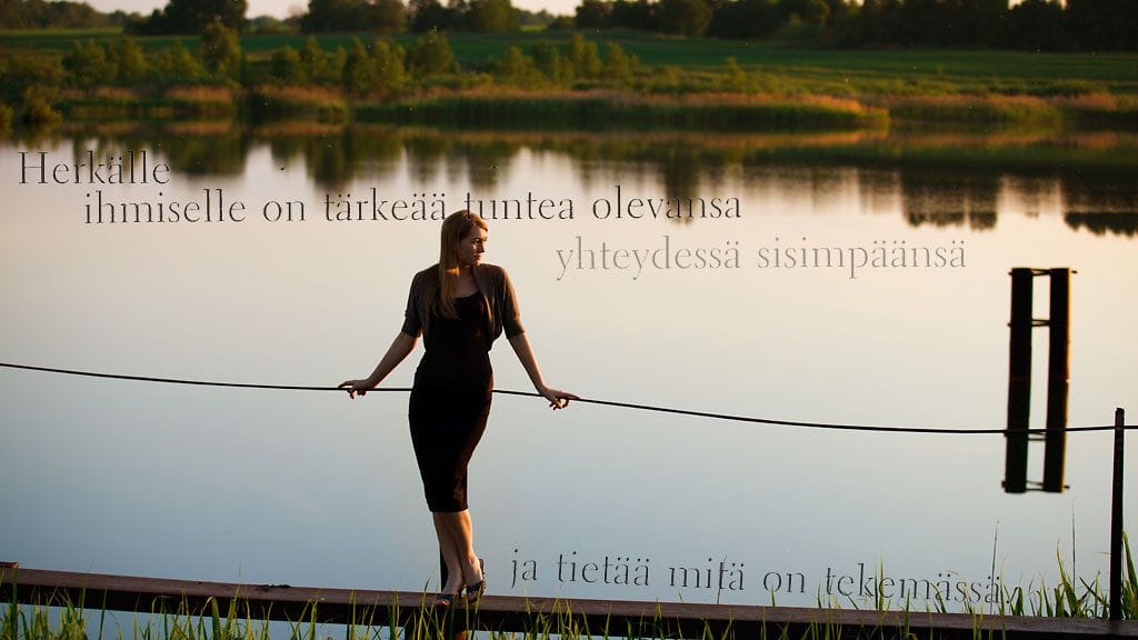 Kuvituskuva, lainaus Janna Satrin teoksesta Sisäinen lepatus – herkän ihmisen tietokirja