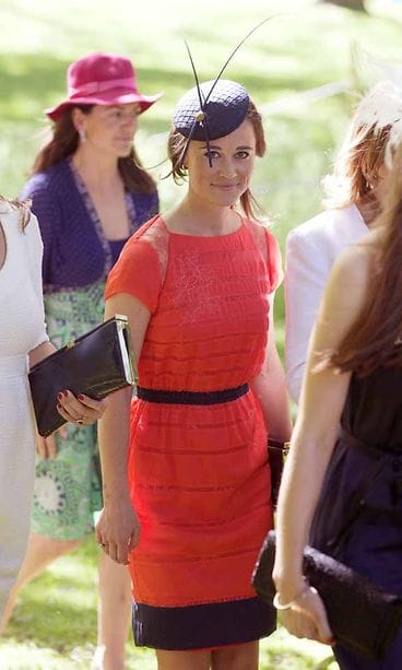 Pippa Middleton David Marshamin ja  Katherine Phillipsin häissä, 2012