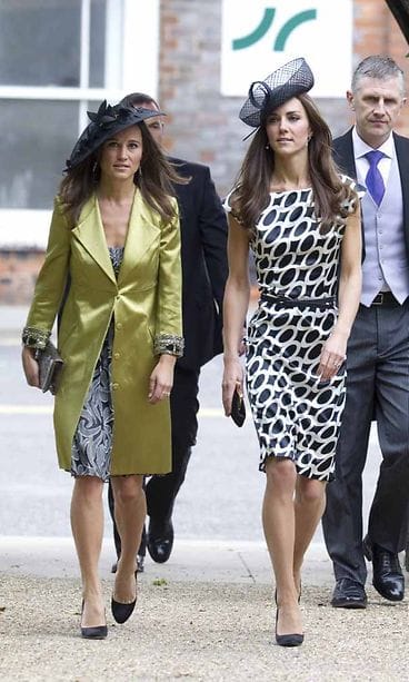 Pippa Middleton ja herttuatar Catherine Sam Waley-Cohenin ja Annabel Ballinin häissä, 2011