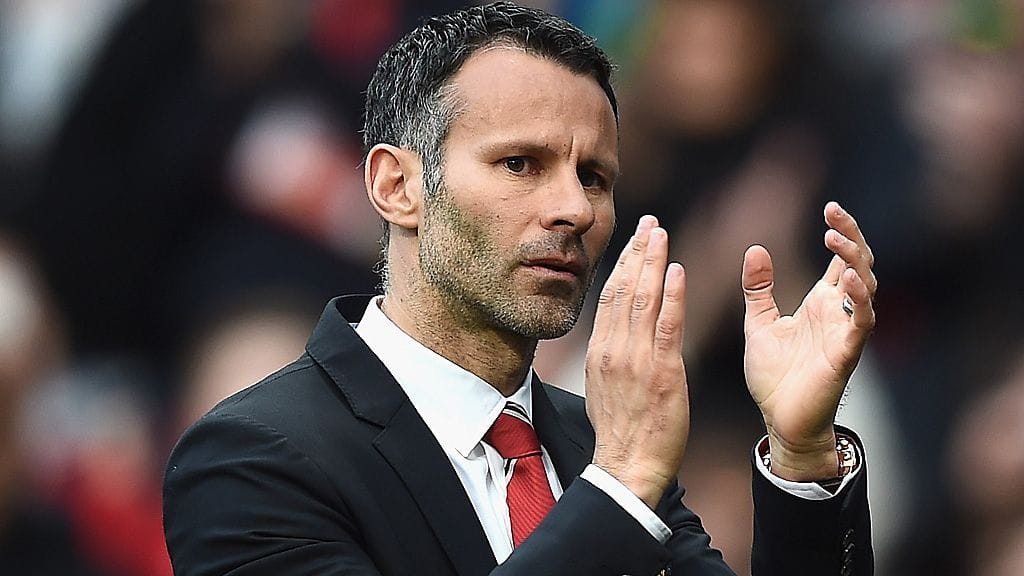 Ryan Giggs antoi kiitosta kotiyleisölle.