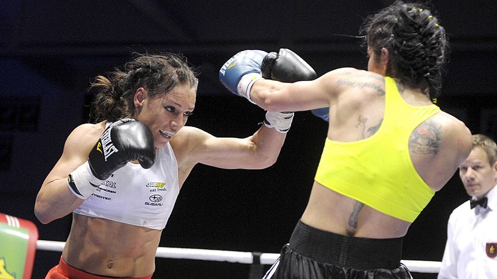 Eva Wahlström painosti jatkuvasti Karina Kopinskaa.