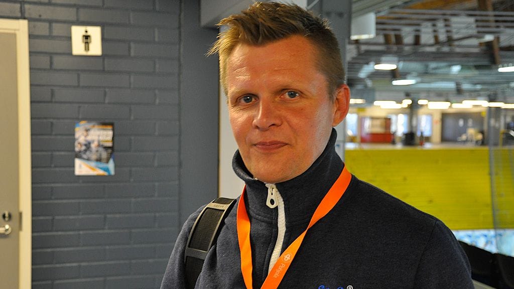 Mika Saukkonen selostaa jälleen tänä kevänä jääkiekon MM-kisoja.