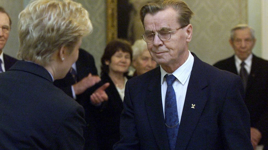 Toimi Alatalo palkittiin Pro urheilu -tunnustuksella vuonna 2001.