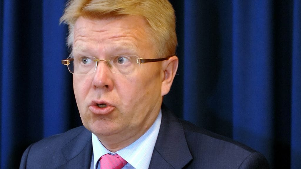 Elinkeinoministeri Jyri Häkämies on MTV3 Uutisten tietojen mukaan nousemassa EK:n johtoon.