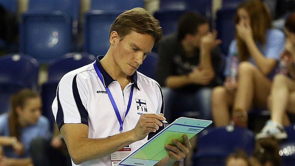 Tuomas Sammelvuo suunnittelee maajoukkueen kuvioita.