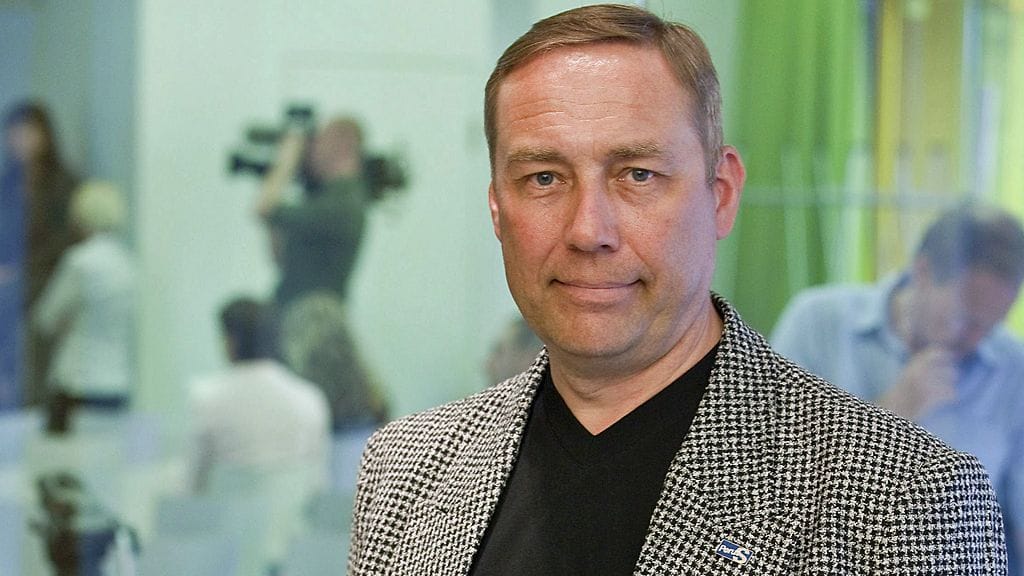 James Hirvisaari ei vielä puolilta päivin tiennyt, mitä hänen Facebook-seinällään lukee.