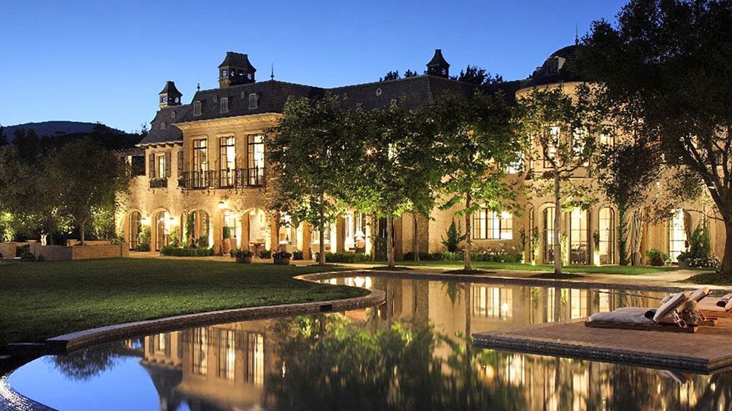 Dr. Dren kerrotaan ihastuneen julkkisparin linnaan heti sen nähtyään.