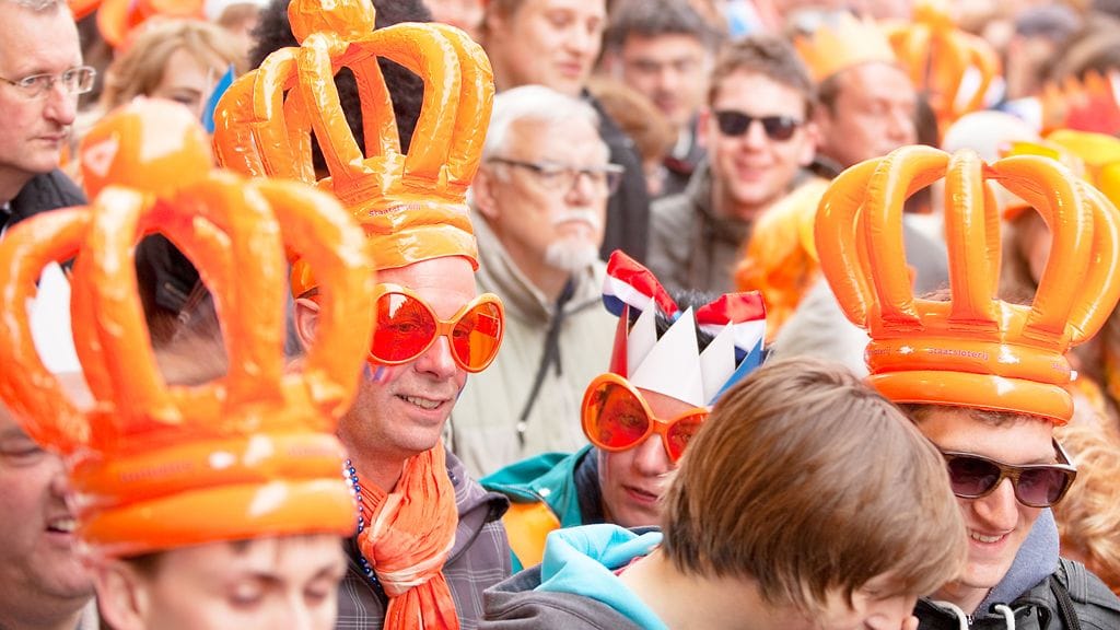 Hollannissa juhlitaan Kuninkaan päivää.