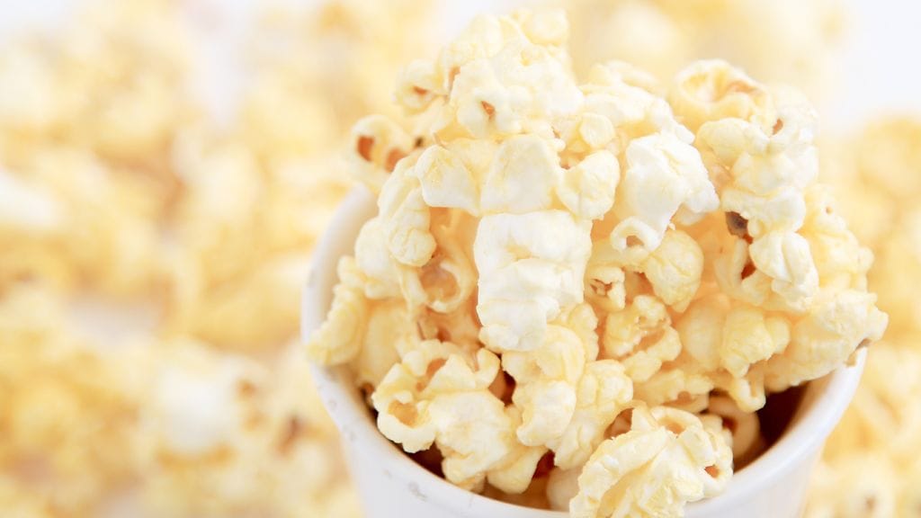 Popcorn sisältää vähemmän kilokaloreita kuin sipsit.