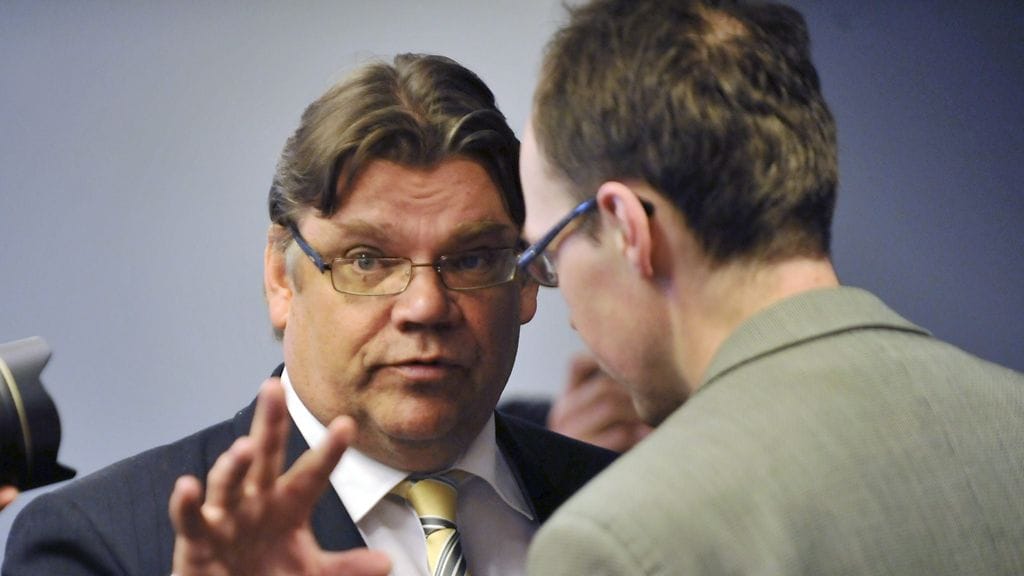 Timo Soini aikoo esittää Jussi Halla-ahon erottamista eduskuntaryhmästä määräajaksi.