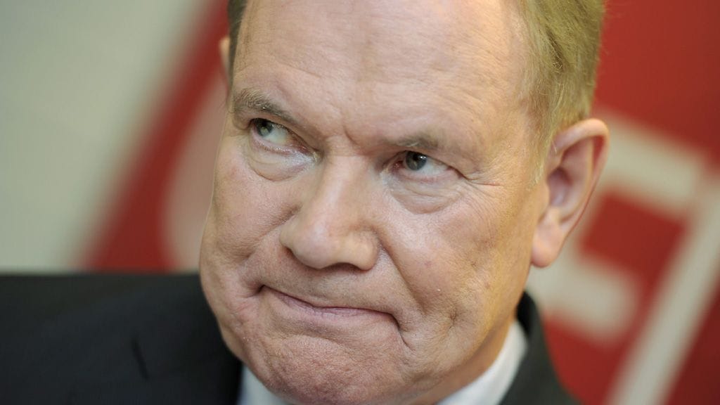 Suomen entinen pääministeri ja eduskunnan puhemies Paavo Lipponen uhkaa äänestää jaloillaan, jos Nordea ei vedä lausuntoaan takaisin.