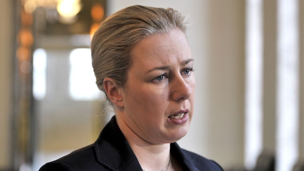 Valtiovarainministeri, SDP:n Jutta Urpilainen eduskunnassa 24. helmikuuta 2012.