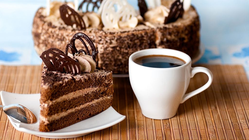 Kahvi, makeiset ja roskaruoat lukeutuvat useimpien heikkouksiin.