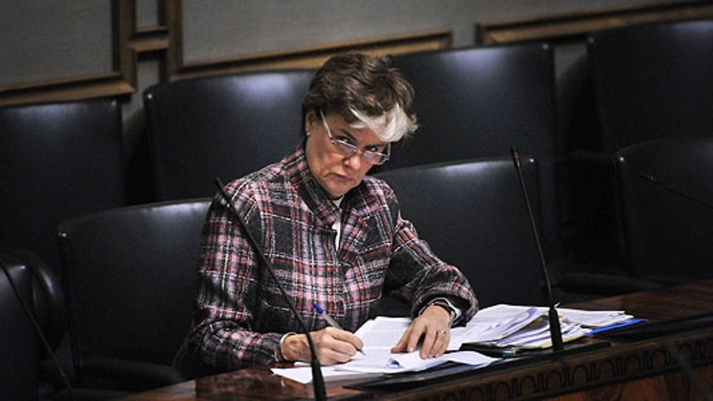 Maahanmuutto- ja eurooppaministeri Astrid Thors eduskunnan täysistunnossa Helsingissä 17. helmikuuta 2009. LEHTIKUVA