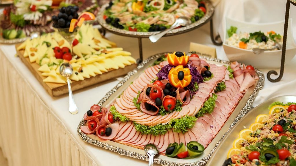 Millaiset tarjoilut teidän juhlapöydästä löytyy?