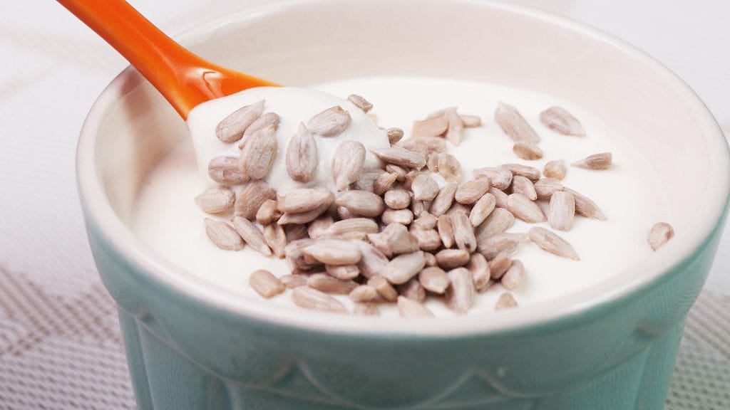 Jogurtti on monelle mieluista aamupalaherkkua.