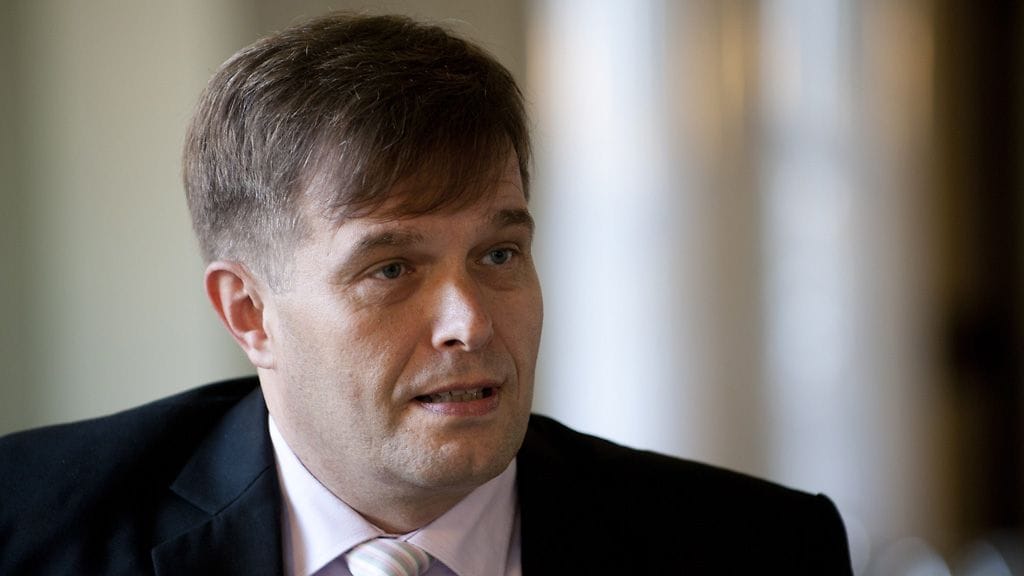 Kansanedustaja Kari Tolvanen (kok.) katsoo, että turvallisuudesta on huolehdittava muilla keinoilla kuin kaasusumuttien luvan saantia helpottamalla.