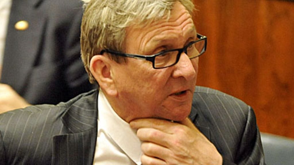 Kokoomuksen Lyly Rajala eduskunnan täysistunnossa Helsingissä 19. joulukuuta 2008. Kuva: Lehtikuva