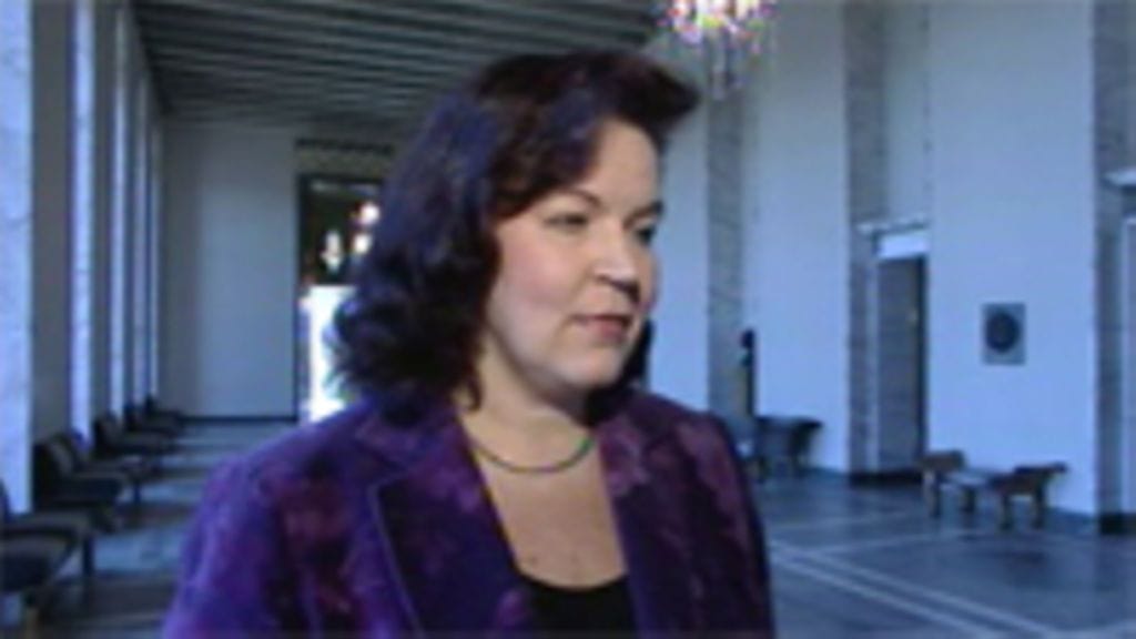 Sisäministeri Anne Holmlund