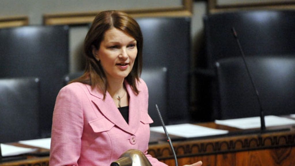 Pääministeri Mari Kiviniemi eduskunnan täysistunnossa 15. syyskuuta 2010.