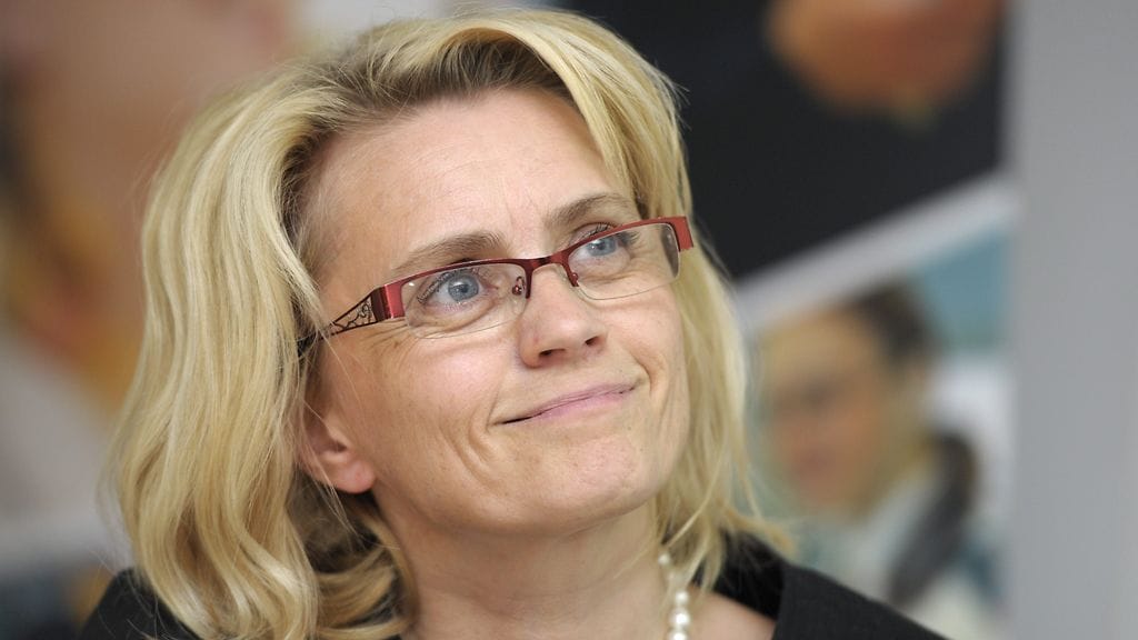 Räsänen toteaa, että esivaltaa ja lakia on noudatettava aina. Viikonloppuna sisäministeri totesi kuitenkin, että Raamatun sana on lakia suurempi.