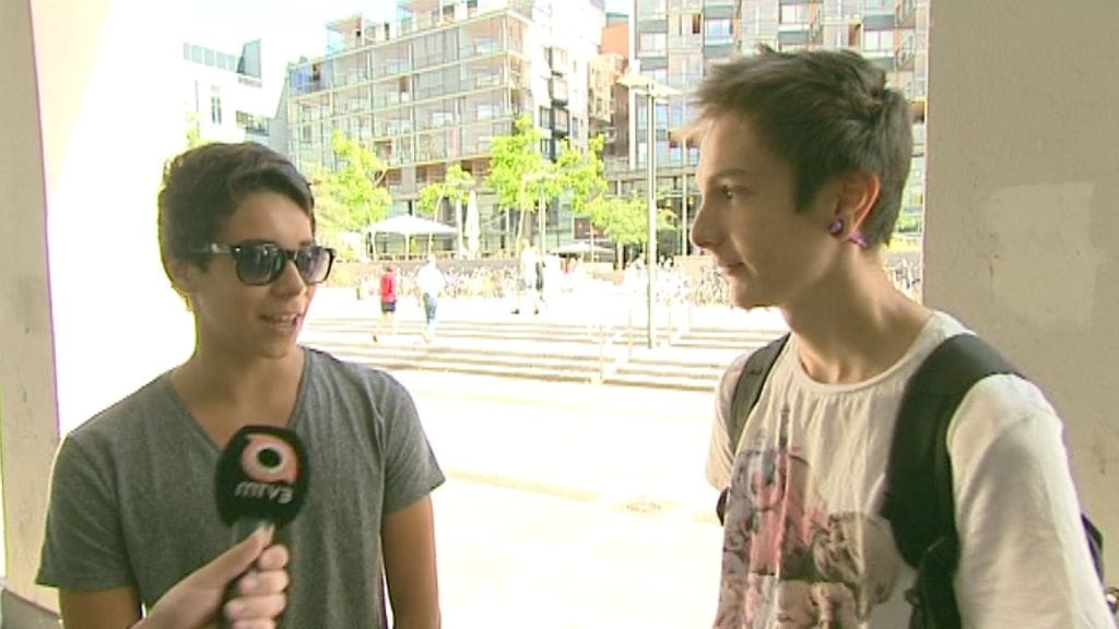 Sami Horsmajärvi ja Milo Heiskanen Tennispalatsin edessä.