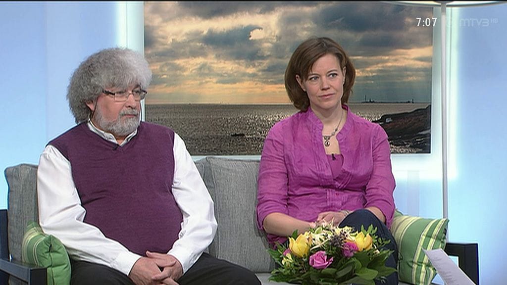 THL:n erikoistutkija Esa Österberg ja Panimo- ja virvoitusjuomateollisuusliiton toimitusjohtaja Elina Ussa Huomenta Suomen vieraina.