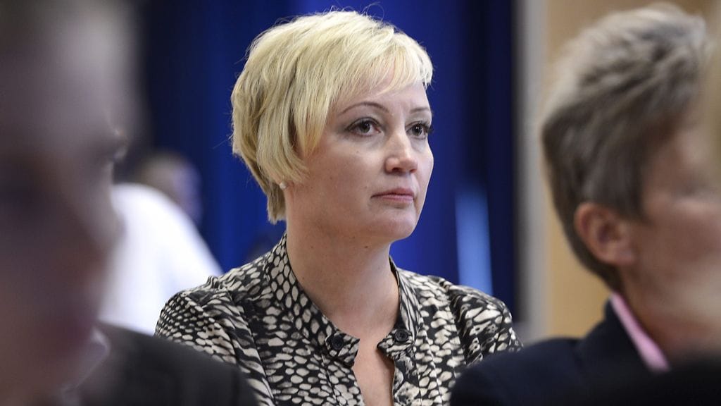 Keskustanaisten puheenjohtaja Elsi Katainen.