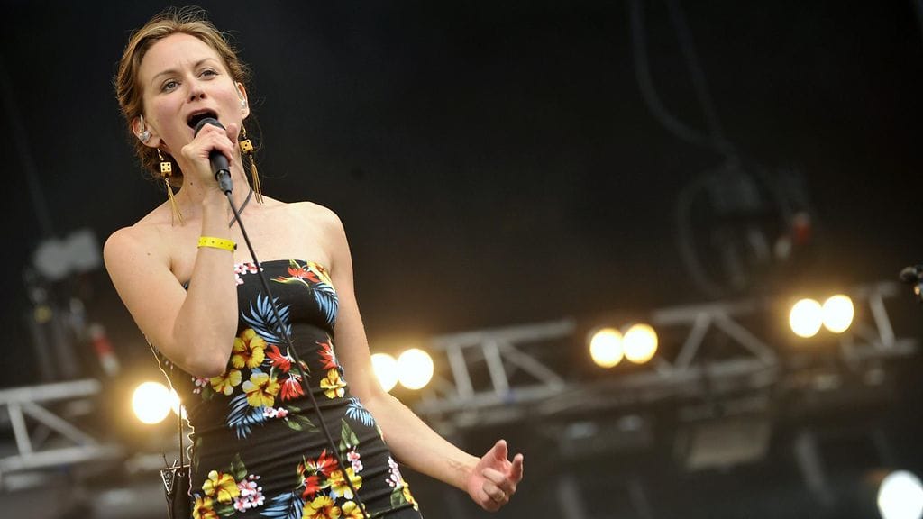 Scandinavian Music Groupin laulaja Terhi Kokkonen Ruisrockissa 2012.