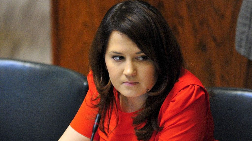 Kirjallisen kysymyksen tehnyt kansanedustaja Grahn-Laasonen on tyytyväinen Viestintäviraston päätökseen Loton poistumisesta Ylen kanavilta.