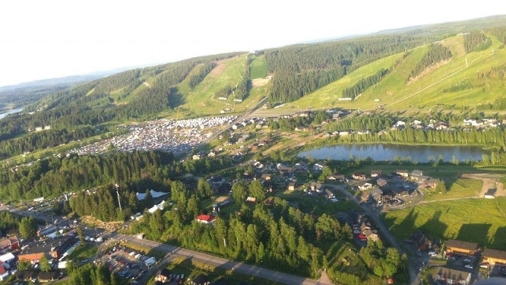 Kuvaa helikopterilennolta Himoksen juhannusfestivaaleilla. Lähetetty Uutissilmään.