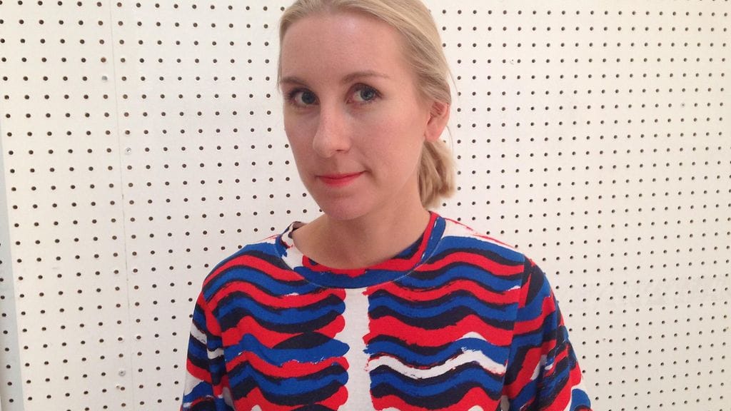 Satu Maaranen palkittiin Fashion Export 2014-tunnustuksella Pre Helsinki -muotitapahtumassa. Päällä on oma, ranskalaiselle Petit Bateau-merkille suunniteltu t-paita.