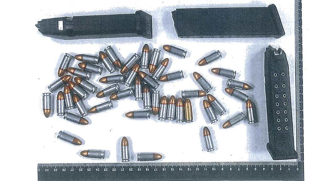 24-vuotias mies oli hankkinut panoksia ja lippaita. Isku oli tarkoitus aloittaa ryöstöllä aseliikkeeseen.