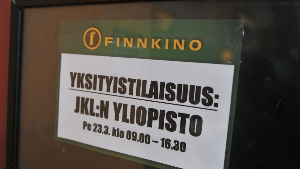 Jyväskylän yliopiston tentti jouduttiin pitämään leffateatterissa yliopiston sisäilmaongelman vuoksi.