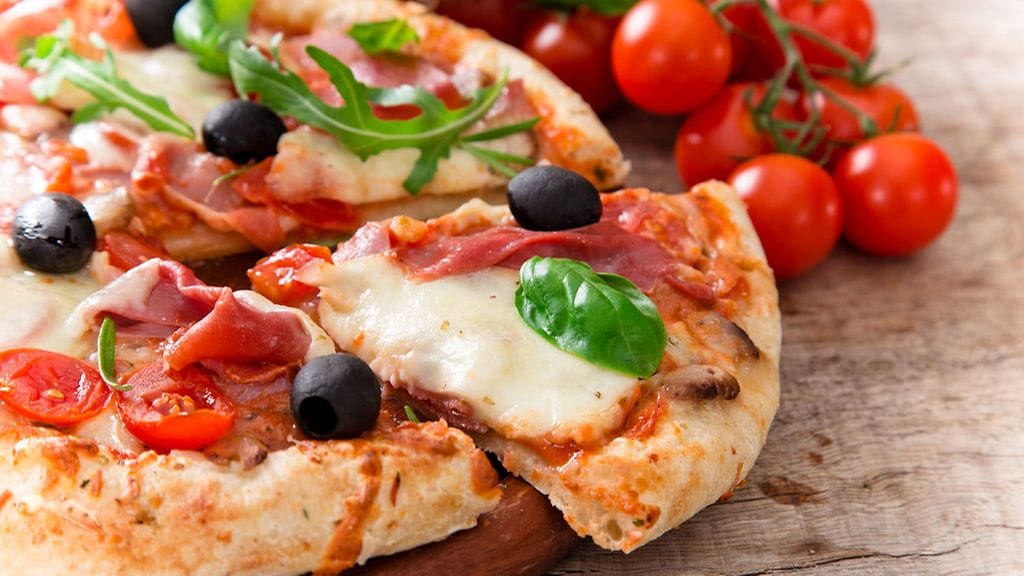 Täydellisen pizzan valmistaminen onnistuu myös kotioloissa.