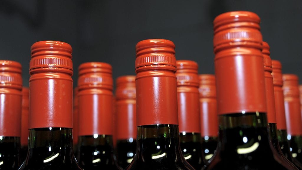 Pitäisikö viiniä saada myös ruokakaupasta?