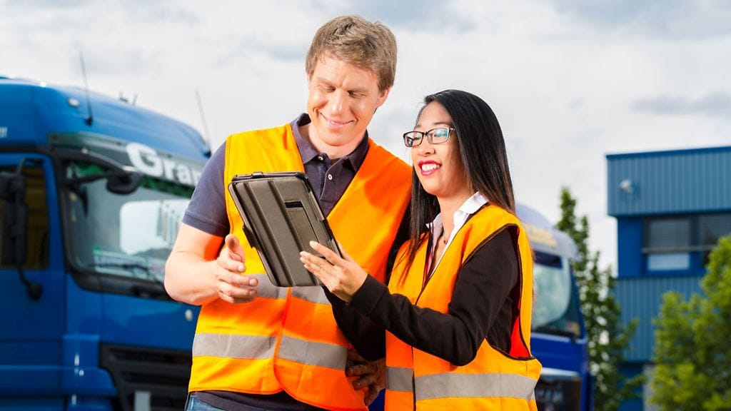 Matalalla, raspaavalla äänellä puhuvat naiset eivät saa yhtä helposti töitä kuin muut.