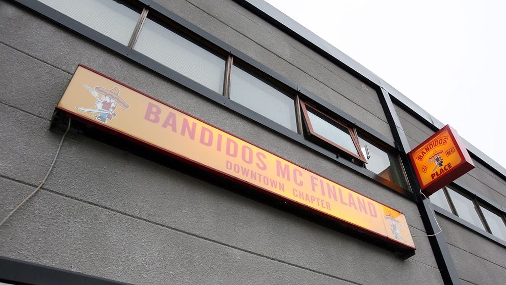 Kansanedustaja Teuvo Hakkarainen kävi jatkoilla Bandidosin kerhotiloissa Helsingin Kyläsaaressa.