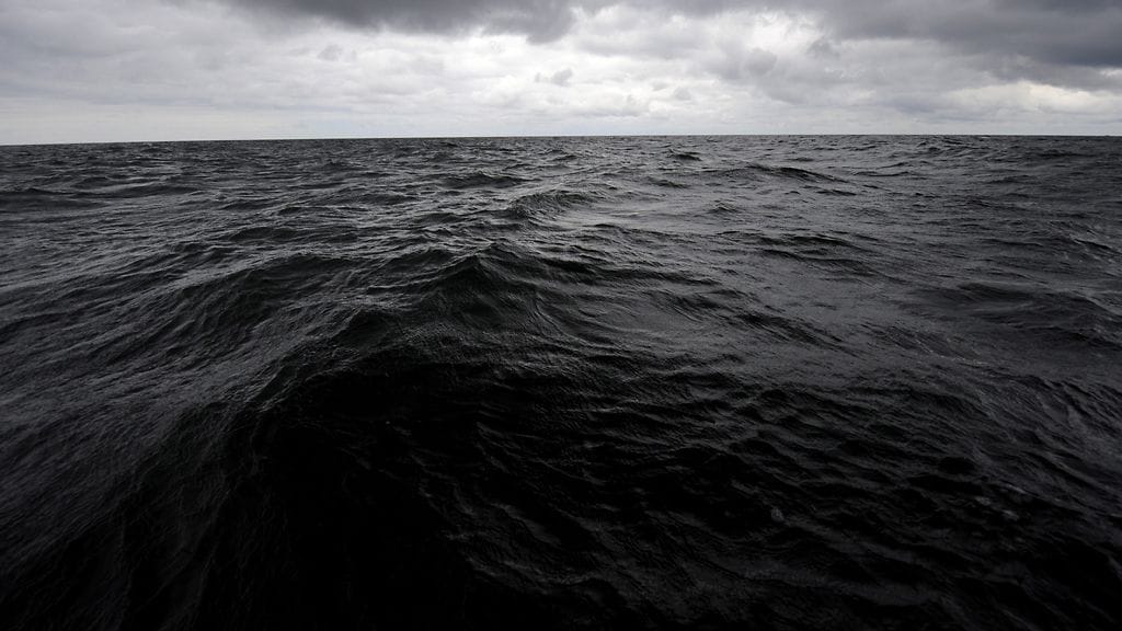 Merestä kumpuaa kylmää.