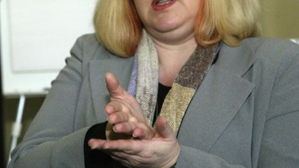 Viittomakielisiä palveluja tulisi parantaa, toteaa opetusministeriön työryhmä.