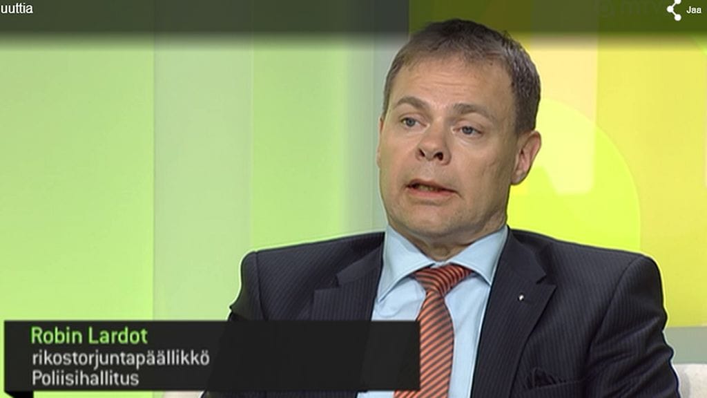 Poliisijohtaja Robin Lardot kommentoi Vladimir Putinin päätymistä keskusrikospoliisin mustalle listalle 45 minuuttia -ohjelmassa.