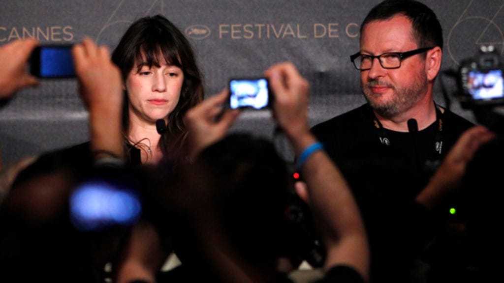 Lars von Trier ja Charlotte Gainsbourgh kuvattuina välittömästi Hitler-kommentin jälkeen Cannesissa 19.5.2011. Kuva: EPA
