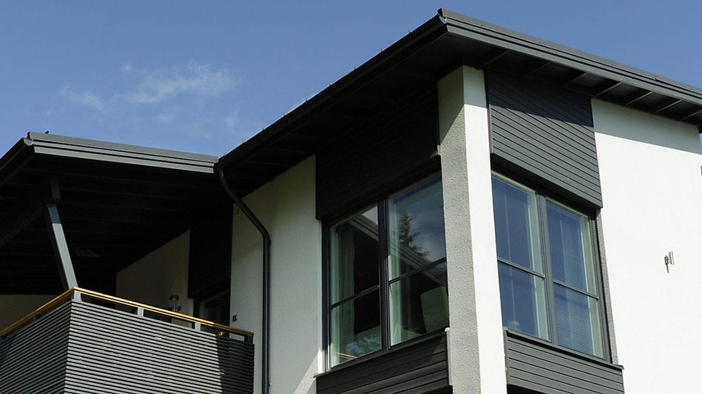 "Ihmisillä ei ole ehkä samanlaista omaa osaamista kuin ennen", arvioi Pientaloteollisuus ry:n toimitusjohtaja Kimmo Rautiainen.